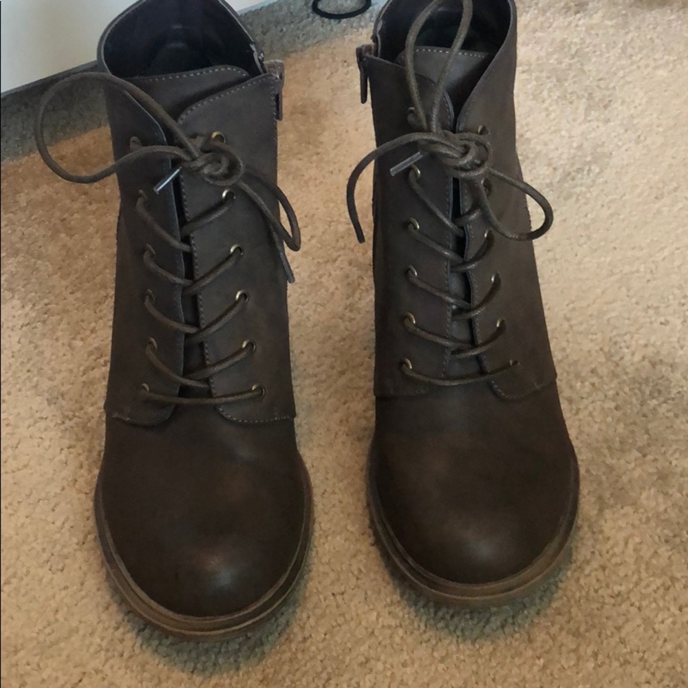 Combat boots